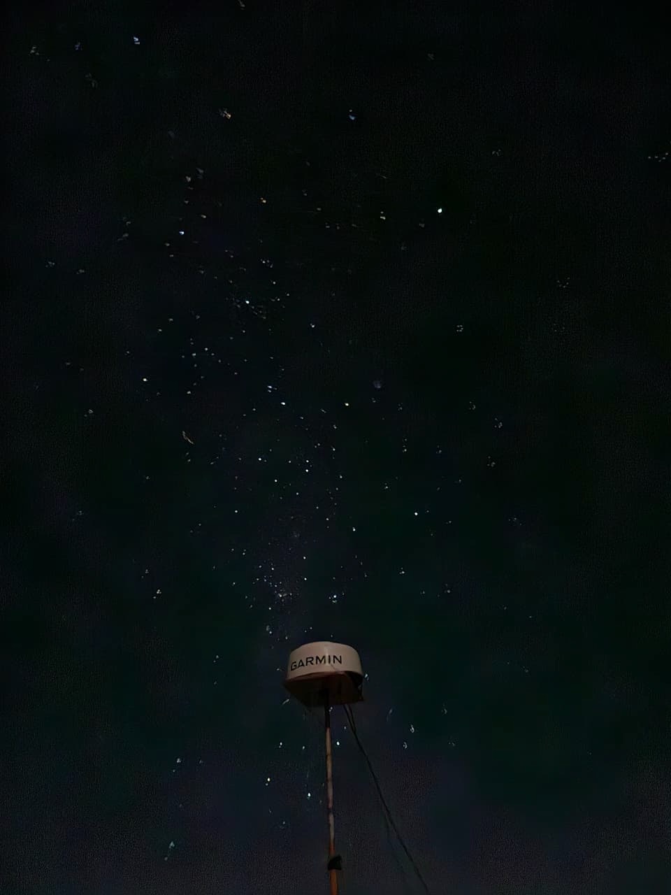 Radar Garmin 18HD SERAMYM bajo cielo estrellado